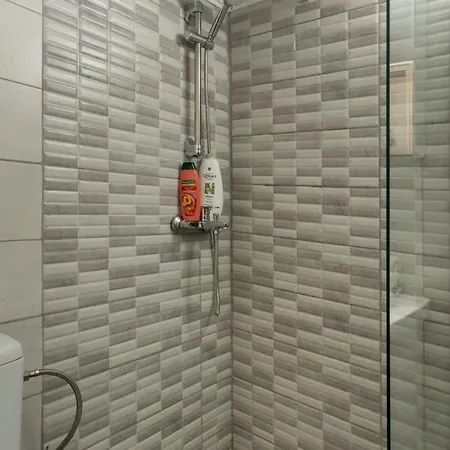 Апартамент Bright 3br In The Heart Of The *