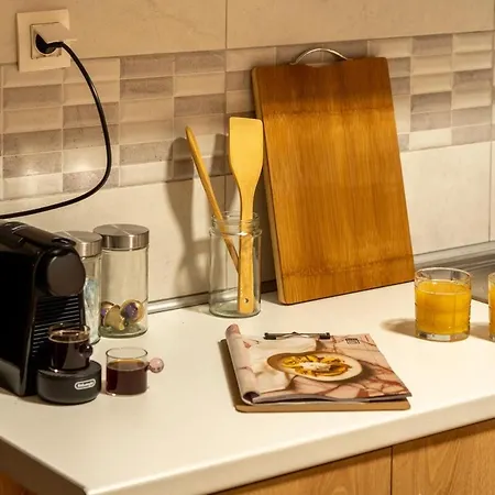 Апартамент Bright 3br In The Heart Of The *