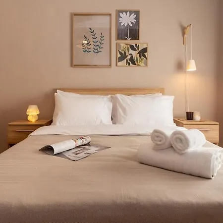 Апартамент Bright 3br In The Heart Of The Солун