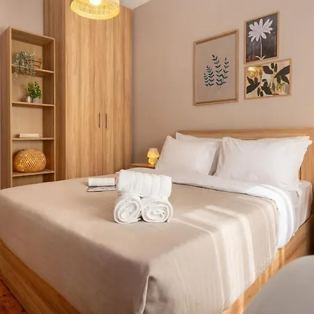 Апартамент Bright 3br In The Heart Of The